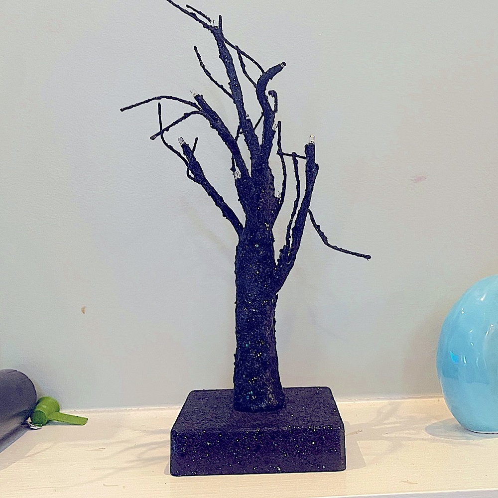 Spooky black glittery light up tree ❤️ HALLOWEEN 🧡🖤